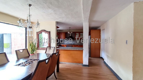 Hermosa Casa Con Excelentes Acabados, Ubicada En Una De Las Mejores, Zonas Del Trigal Norte, Cocina Equipada, Aires Acondicionados Y De Doble Nivel, Jardín Interno Con Jacuzzi, Balcón En La Habitación