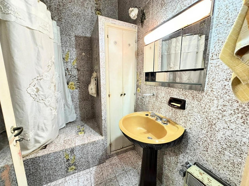 Venta Casa De 2 Dormitorios Apto Crédito En Barrio Sarmiento