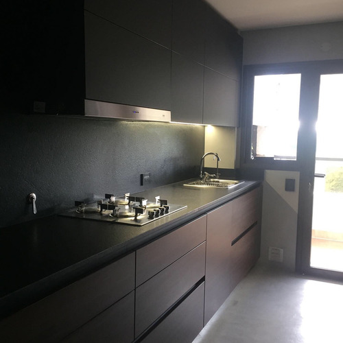 Departamento De Categoría. Muy Bien Ubicado Y Luminoso