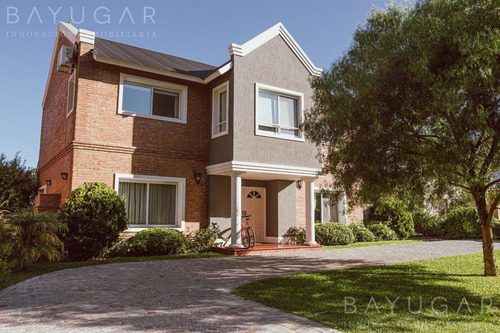 Venta - Casa Amoblada En Sausalito - Bayugar Negocios Inmobiliarios