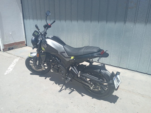 Imagen 3 de 13 de Benelli Leoncino 250 Modelo 2021