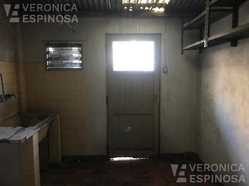 Casa De Tres Ambientes En Venta. Morón. Sobre Lote Propio De 10x30 -