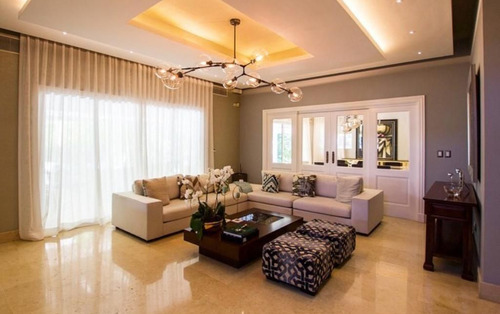 Venta Casa En Cuesta Hermosa, Arroyo Hondo, Santo Domingo.