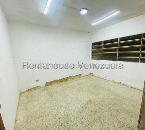 Casa Comercial En Alquiler, Urb. Los Palos Grandes