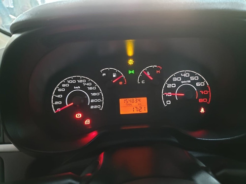 Imagem 4 de 6 de Fiat Punto 1.4 Attractive 8v 2012