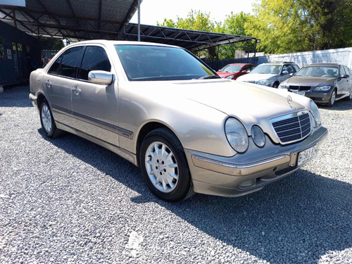 Imagen 4 de 12 de Mercedes-benz Clase E 2000 2.7 E270 Cdi Elegance Plus At