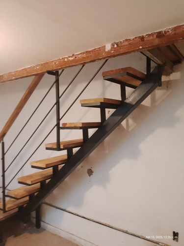 Escaleras A Medida En Hierro Y Madera