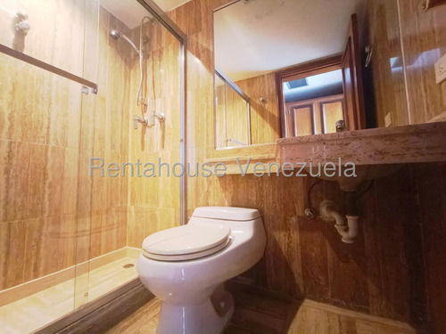 En Venta Amplio Apartamento - Urb. Chuao.