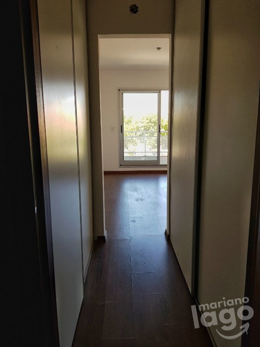 Imagen 10 de 18 de Departamento En Venta De 2 Dormitorios C/ Cochera En Centro