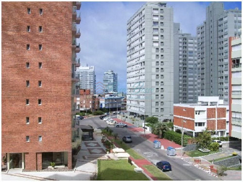 Imagen 5 de 30 de Apartamento En Brava Para La Venta.