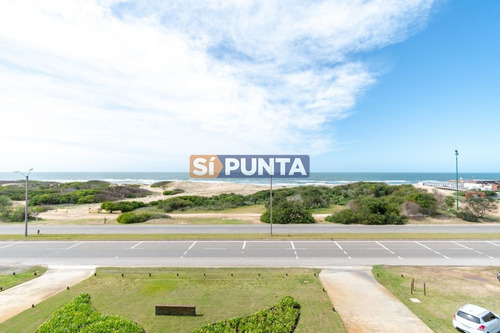 Imagen 12 de 28 de Apartamento De Tres Dormitorios En Suite En Venta Con Vista El Mar En Primera Línea Playa Brava