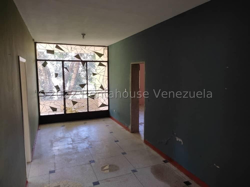 Imagen 17 de 30 de Casa Para Remodelar En Venta, Urb. Los Palos Grandes