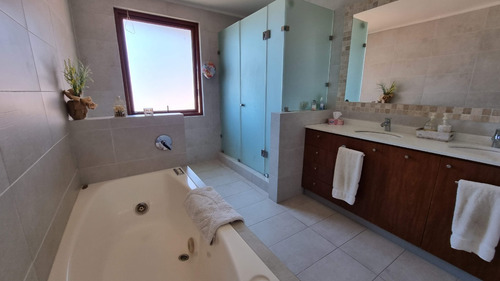Gran Casa Familiar Con Piscina, Jardín, Quincho