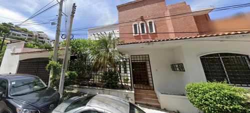 Hermosa Casa Por Abajo De Su Valor Comercial. Es El Momento De Tener Tu Propiedad.