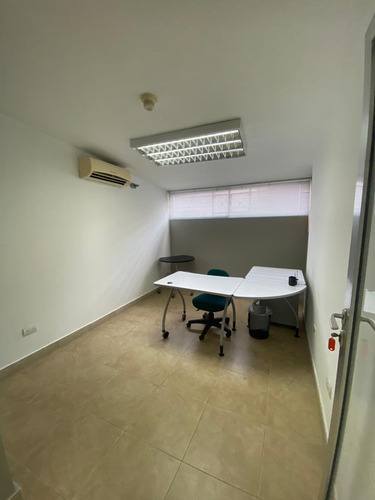 Oficina En Alquiler Equipada En Maracaibo Ml