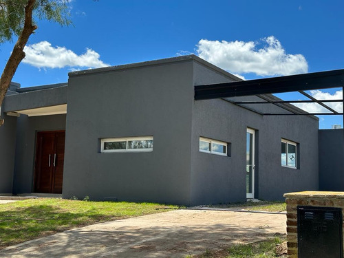 Venta Casa Barrio Cerrado San Sebastian,209 M2 Cub 1000m2 Lo
