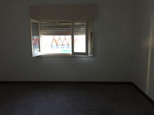 Casa En Venta - 2 Dormitorios 1 Baño - Pergamino