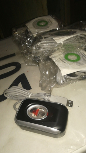 Imagen 3 de 5 de Escáner De Huellas Digitales Con Interfaz Usb Zk7500