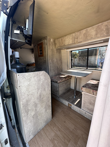 Hermoso Y Practico Motorhome Chico X Fuera Y Grande X Dentro