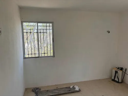Casa De Dos Recámaras Y Un Baño, Amplio Terreno