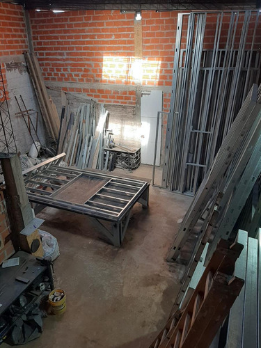 Casa En Venta - 3 Dormitorios 2 Baños - 330 Mts2 - Hurlingham, Buenos Aires