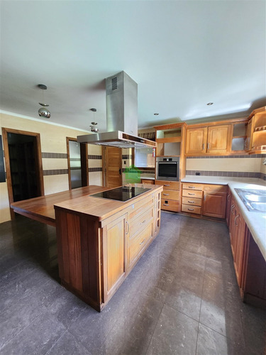Hermosa Casa De 6 Dorm. En Parcela Para Arriendo En Valdivia