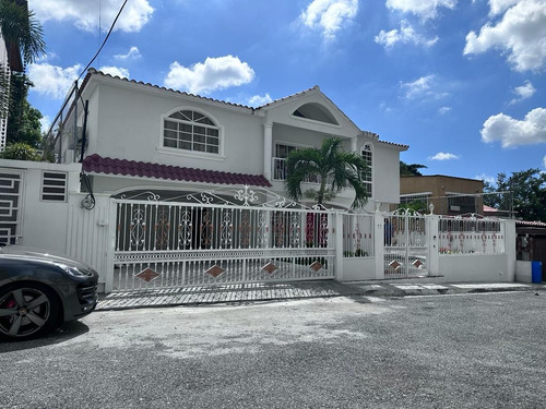 Vendo Hermosa Casa En Cerro De Arroyo Hondo 3, Distrito Nacional, Santo Domingo, República Dominicana