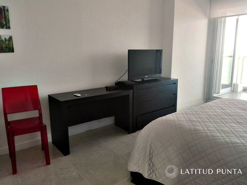 Imagen 14 de 20 de Oportunidad En Le Parc, Piso Alto, 2 Suites Más Dependencia