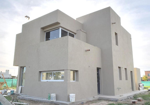 Casa En Venta Con Renta En El Canton Puertos Con Pileta.