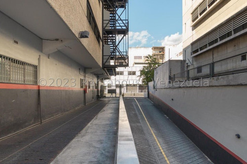 Imagen 11 de 14 de Edificio En Venta Los Cortijos De Lourdes Caracas. Código 23-19640 Mr.