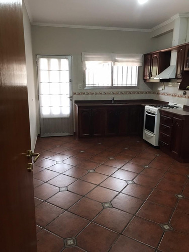 Imagen 5 de 11 de Duplex 4 Amb. Con Entrada De Auto / Venta / Ramos Mejia