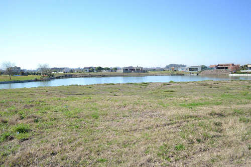 Imagen 3 de 16 de Lote Con Fondo A La Laguna - San Sebastian A11