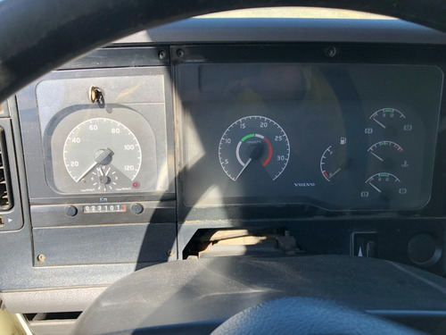 Imagem 6 de 15 de Volvo Vm 260 6x2