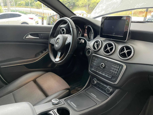Imagen 14 de 16 de Mercedes-benz Clase Gla 2017 1.6 Urban