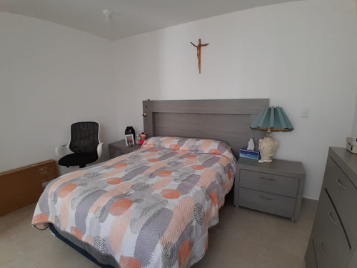 Casa Con Recámara En Pb En Juriquilla San Isidro
