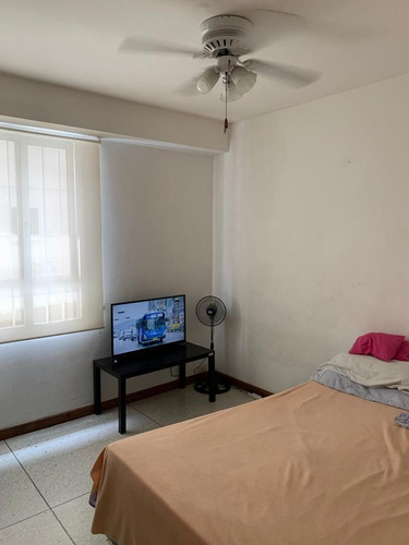 Se Vende Hermoso Y Amplio Apartamento En Cumbres De Curumo. Solo Cliente Directo. (o.a)