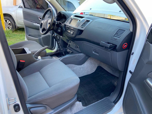 Toyota Hilux 3.0 Cd Srv 171cv 4x2 - B3 2015
