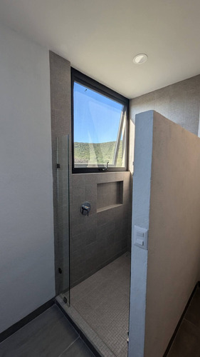 Hermosa Casa En Altozano, 4 Recámaras, 4 Baños Completos, Cto Servicio Con Baño