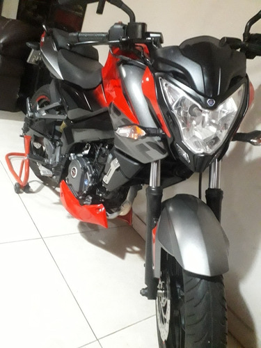 Bajaj Ruoser Ns200