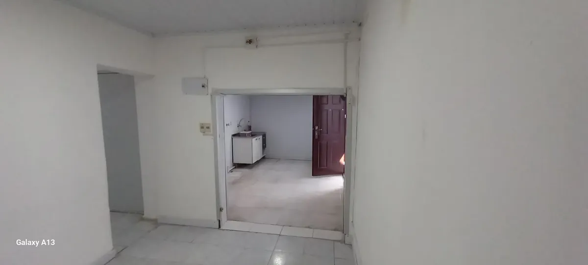 Apartamento/casita Con 1 Habitación Grande Con Vestidor, Baño, Comedor U Opcional A Otra Habitación, Cocina Grande, Patio 16m2 Muy Luminoso De Uso Exclusivo, Parada Del Bus A 50m, Todos Los Servicios · Foto 5