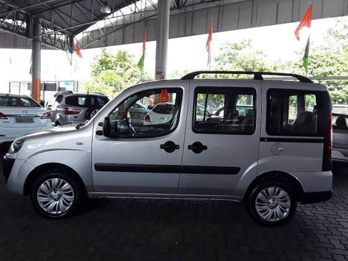 Imagem 9 de 10 de Fiat Doblò 1.8 Mpi Essence 7l 16v Flex 4p Manual