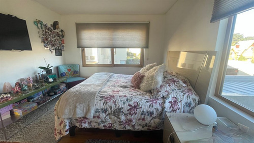 Casa En Venta De 5 Dorm. En Concón