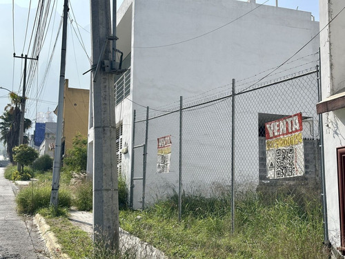 Oportunidad De Inversión: Terreno En Venta En Cumbres, Sobre Av. Principal