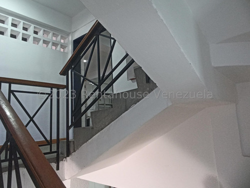 Edificios En Alquiler Mls #24-6186