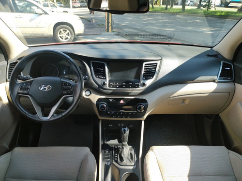 Imagen 11 de 15 de Hyundai Tucson Limited 2016 Roja