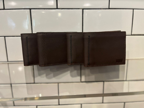 Imagen 3 de 7 de Billetera Hombre Cuero Levis New Basic Tab Wallet