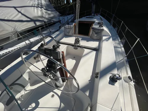 Velero Vip 33.5 Volvo Penta 29 Hp Timón Rueda Orza
