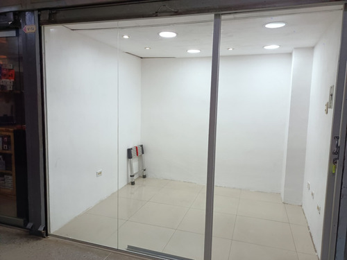 Local Comercial Cc Free Market, La Granja Naguanagua. Keivis V