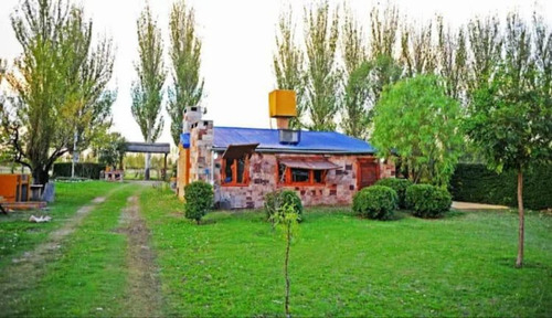 Casa En Venta - 4 Dormitorios 2 Baños - Cocheras - 2.000mts2 - San Rafael