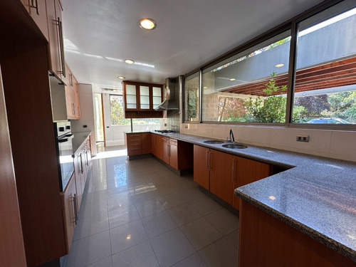 Comoda Y Amplia Casa En Condominio De Primer Nivel
